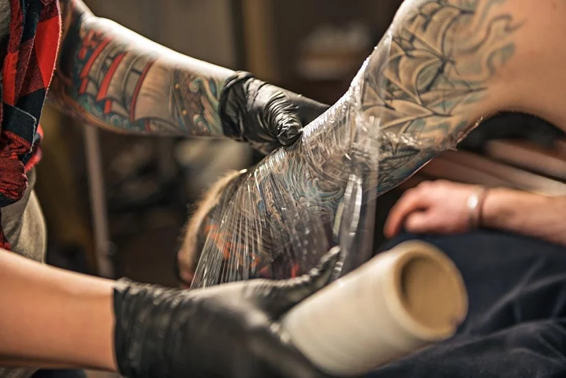Насколько больно делать татуировку?