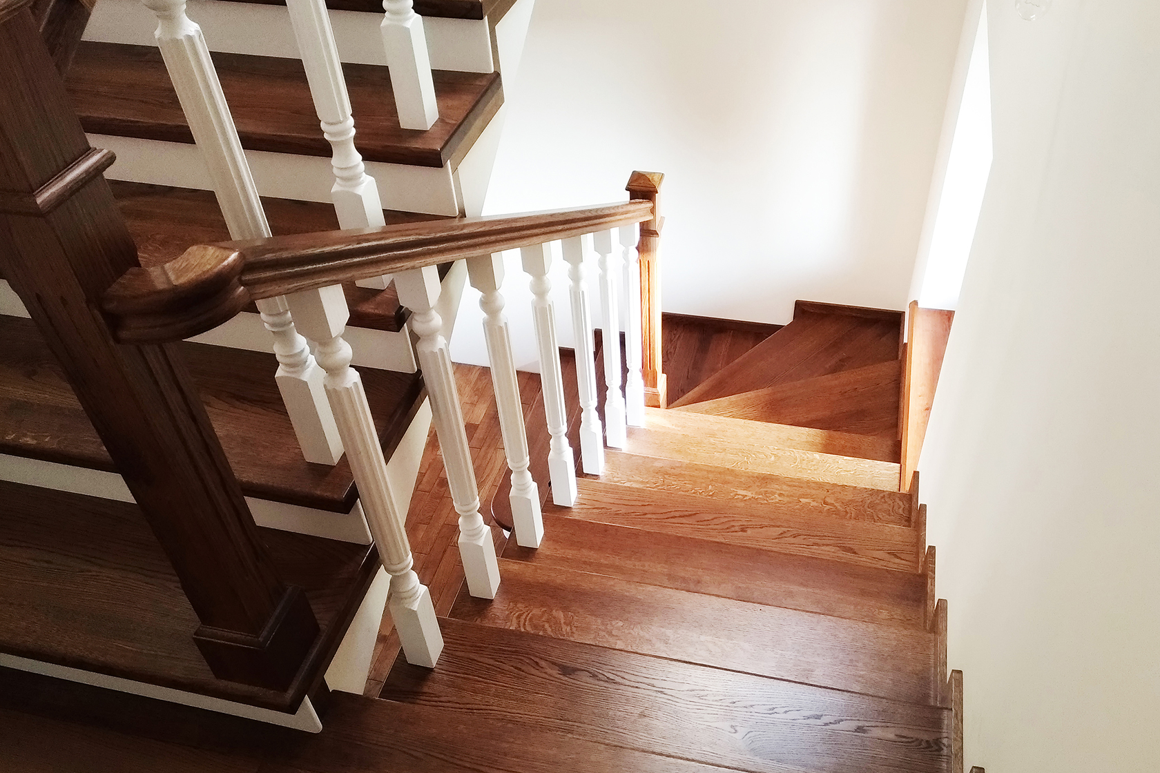 Варианты деревянных лестниц на второй этаж