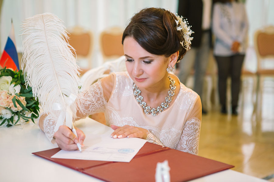 Фотограф в ЗАГС на свадьбу в Москве. Фотограф на час на регистрацию нароспись - Недорого