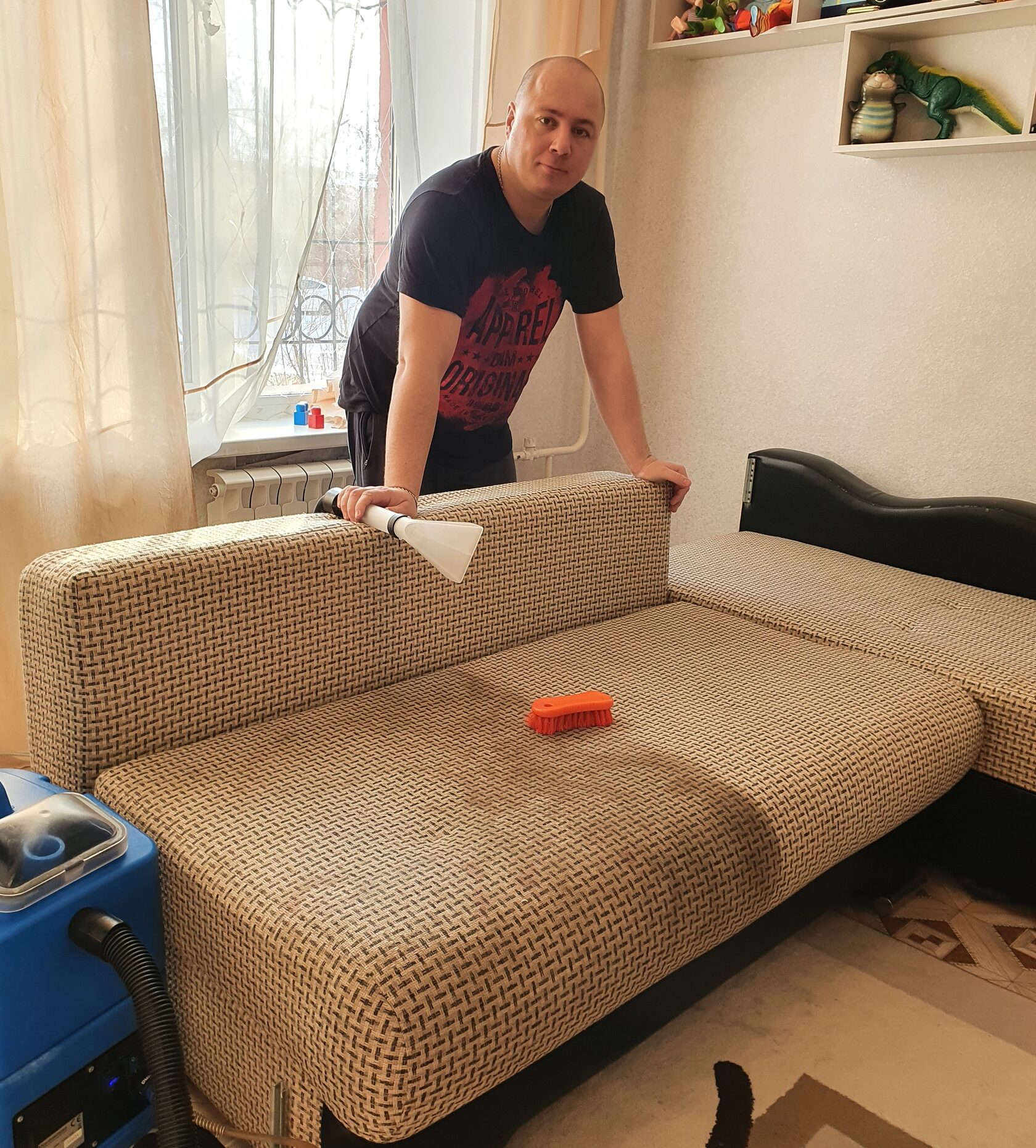 Химчистка мягкой мебели в Омске \