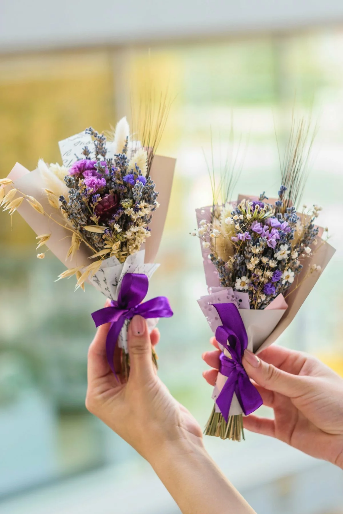 Мини-букет из цветов своими руками: как составить и упаковать маленькийбукет