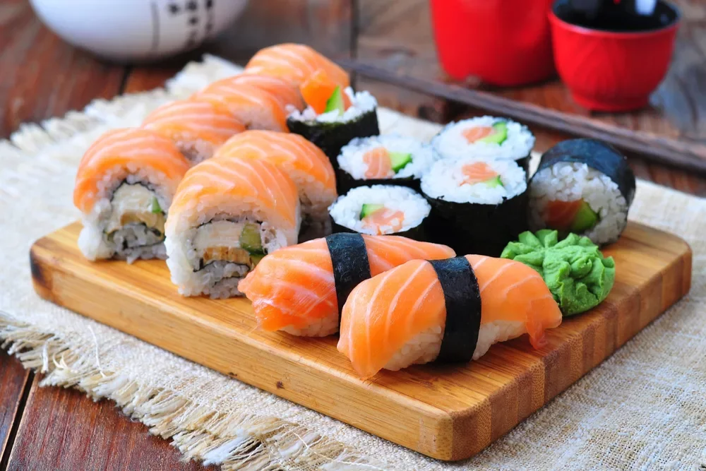 Sushi. Суши и роллы. Японская кухня. Японские суши. Классические японские суши.