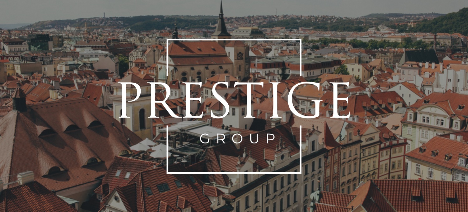 Logo společnosti Prestige Group, v pozadí Praha 