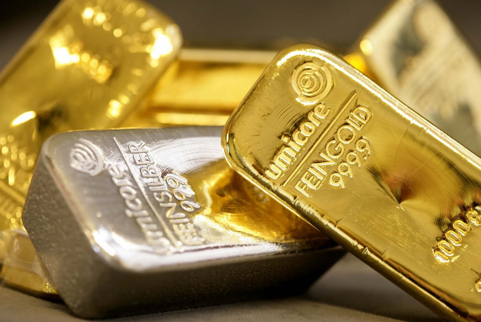  Вложение денег в драгоценные металлы - надежный, но долгосрочный способ инвестировать 10 000 рублей