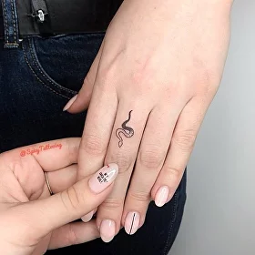 Тату на пальцах. Фото татуировок на пальцах рук у мужчин и девушек.
