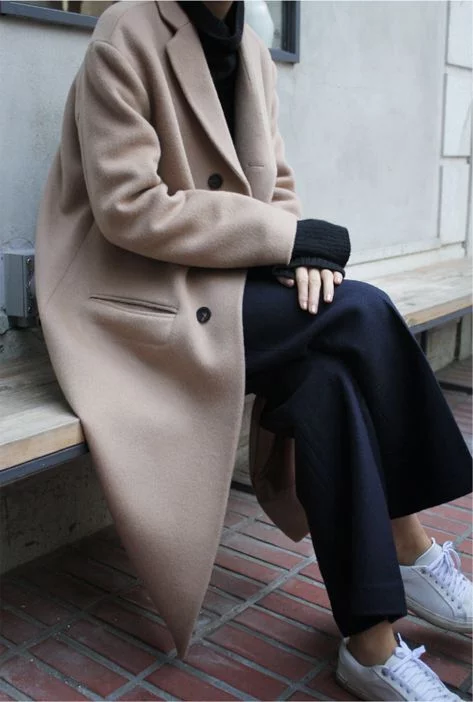 Бежевое пальто: как создать стильный образ с нейтральной верхней одеждой”