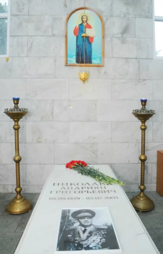 Часовня, где похоронен А.Г. Николаев