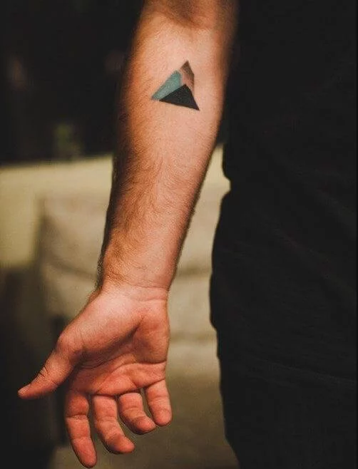Маленькие и легкие татуировки на руке для мужчин: стильные идеи